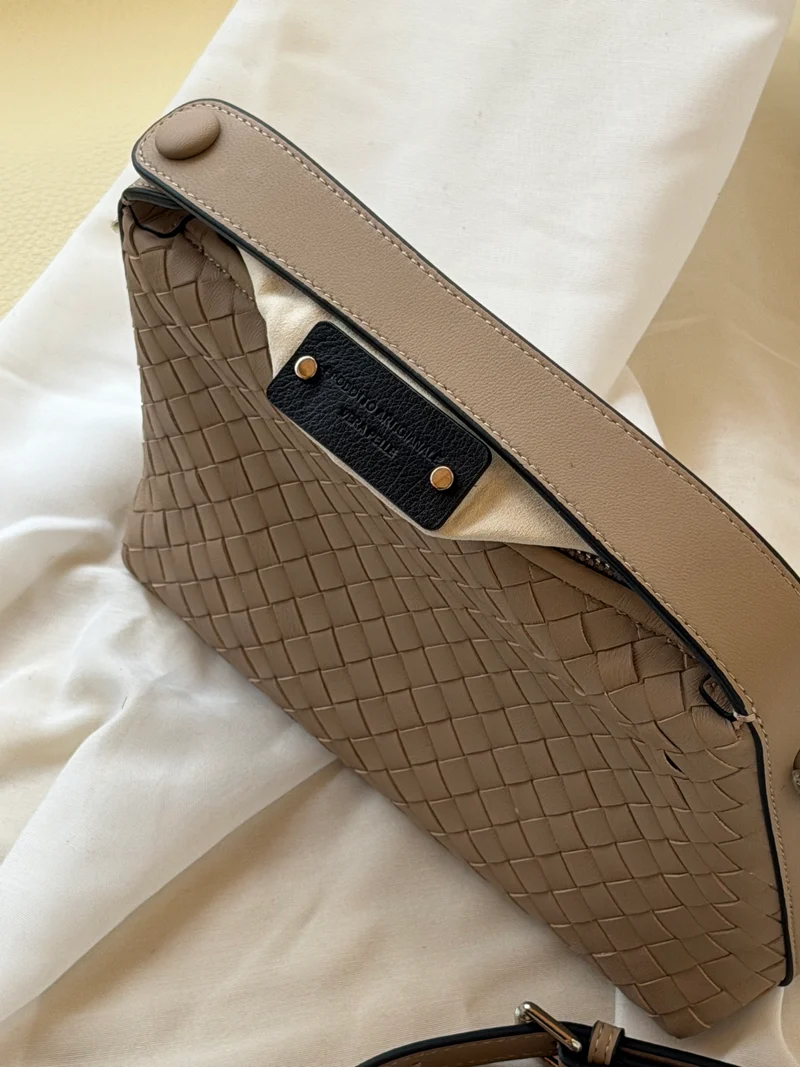 Borsa intrecciata in pelle di agnello – Beige latte
