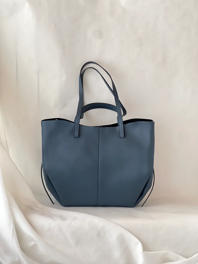 Borsa hobo oversize in pelle di vitello – Neve blu