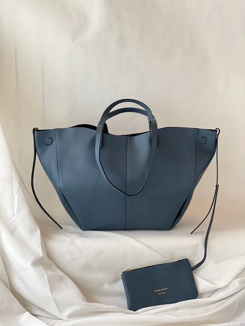 Borsa hobo oversize in pelle di vitello – Neve blu