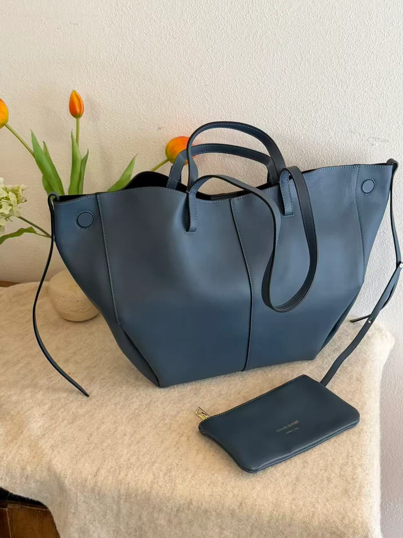Borsa hobo oversize in pelle di vitello – Neve blu