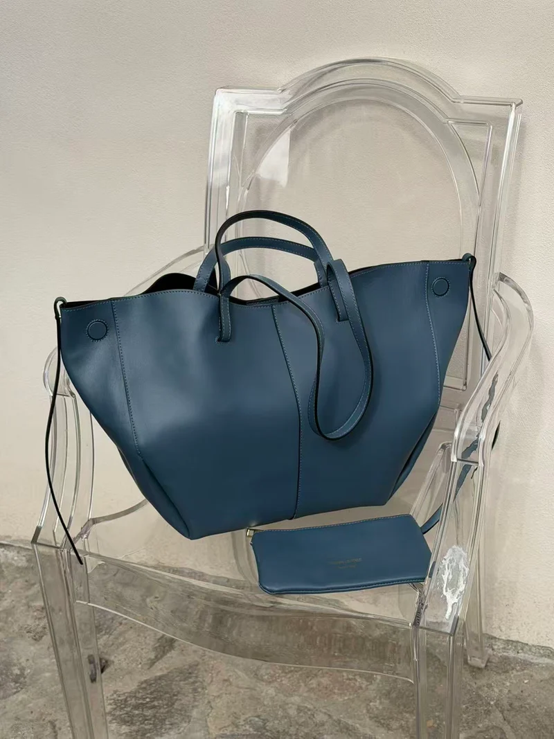 Borsa hobo oversize in pelle di vitello – Neve blu