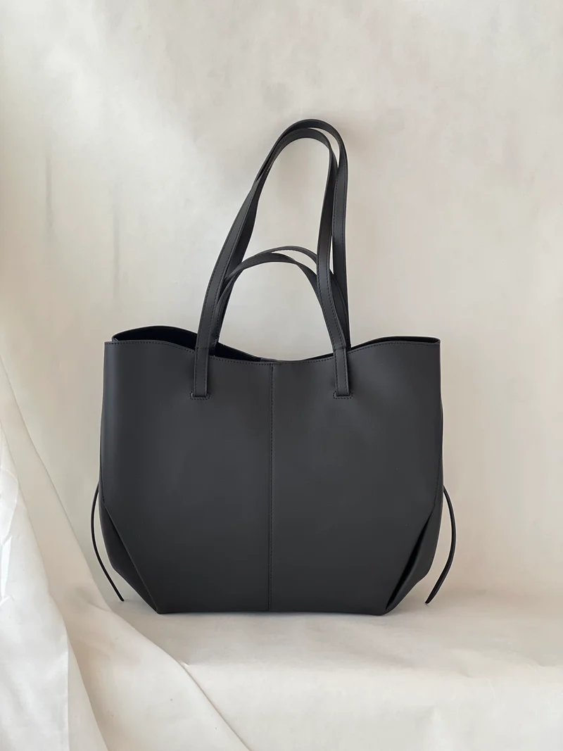 Borsa hobo oversize in pelle di vitello – Nero