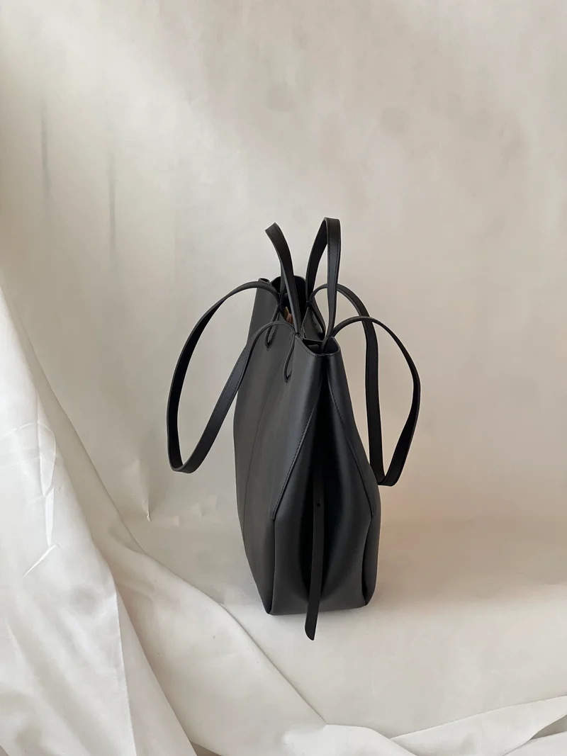 Borsa hobo oversize in pelle di vitello – Nero