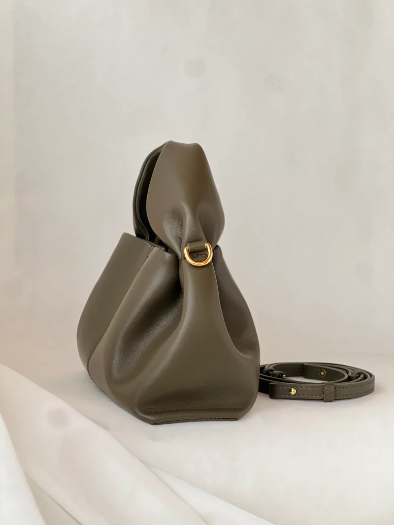 Borsa “Nuvola” in vera pelle – Design scultoreo