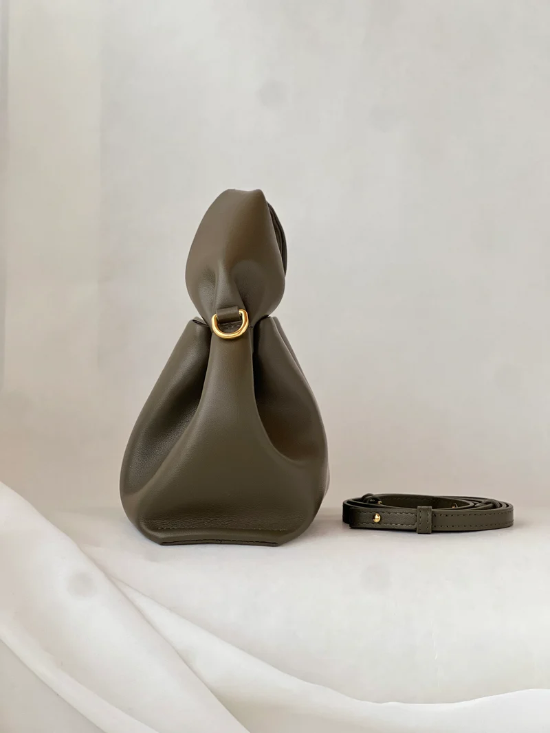 Borsa “Nuvola” in vera pelle – Design scultoreo