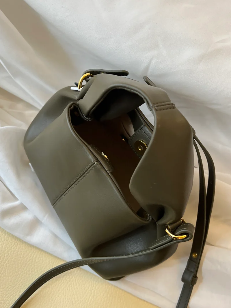 Borsa “Nuvola” in vera pelle – Design scultoreo