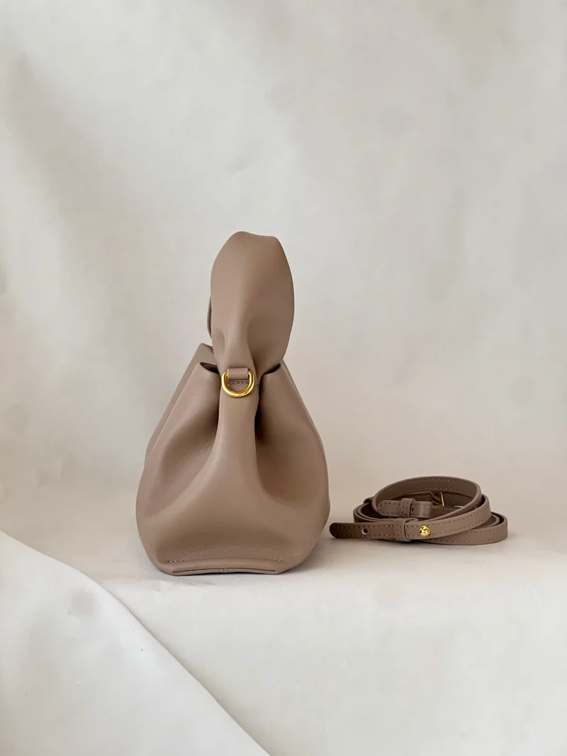 Borsa “Nuvola” in vera pelle – Design scultoreo