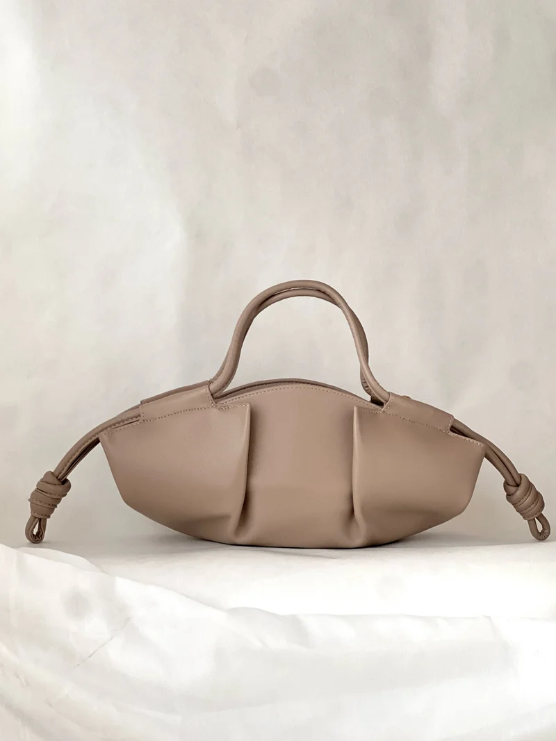 Borsa “Dumpling” in vera pelle – Beige latte
