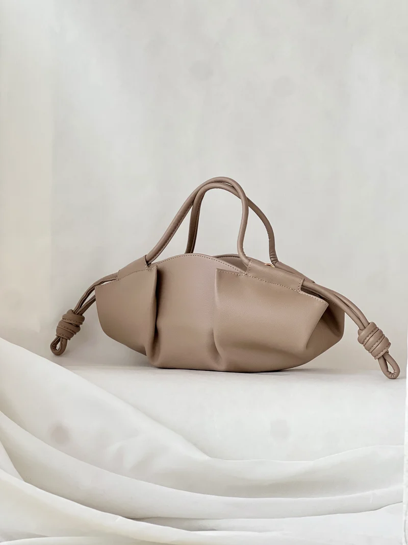Borsa “Dumpling” in vera pelle – Beige latte