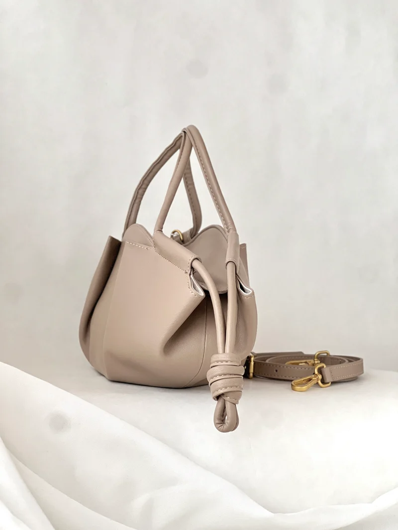 Borsa “Dumpling” in vera pelle – Beige latte