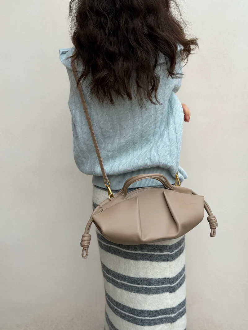 Borsa “Dumpling” in vera pelle – Beige latte