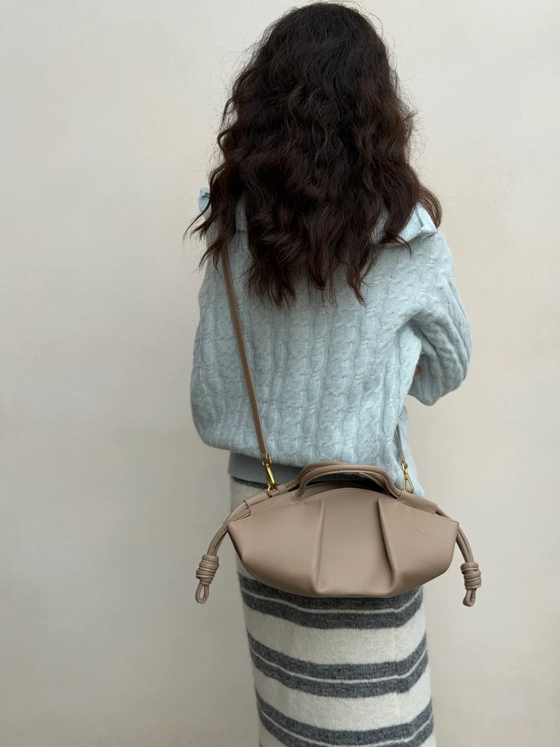 Borsa “Dumpling” in vera pelle – Beige latte