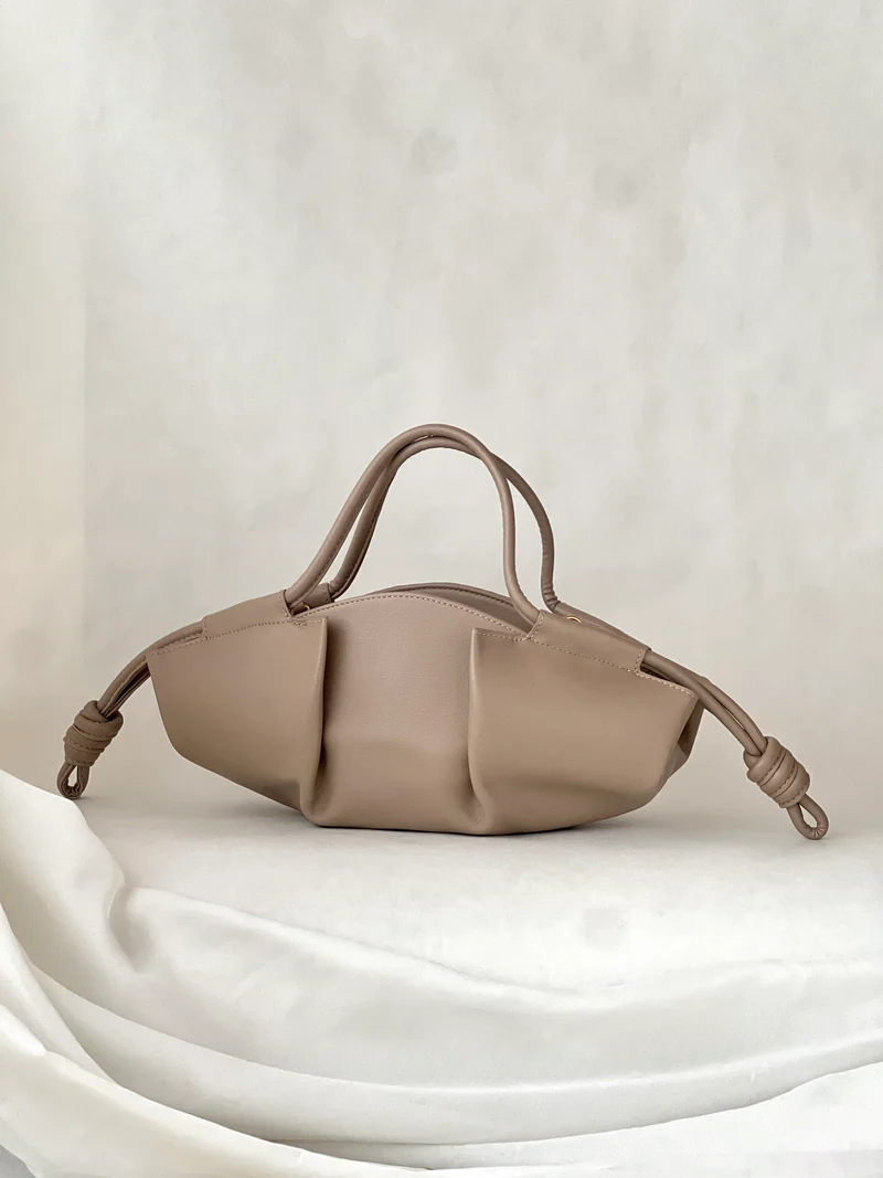 Borsa “Dumpling” in vera pelle – Beige latte
