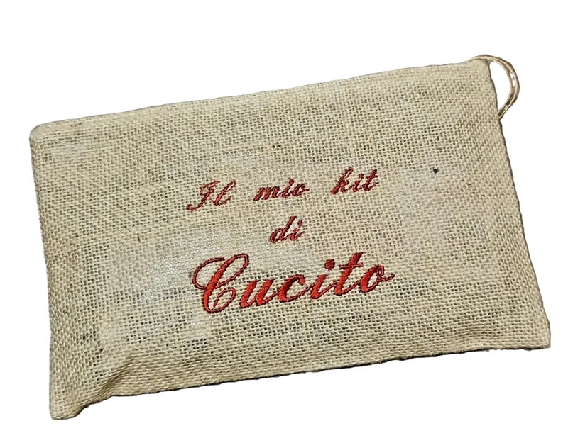 Kit Base per Cucito in Busta di Juta Ricamata