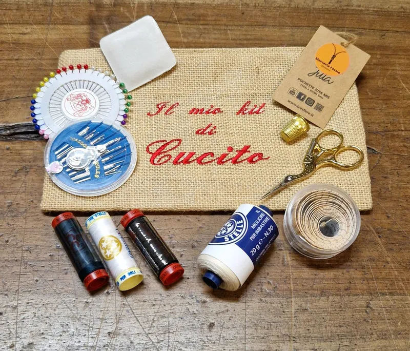 Kit Base per Cucito in Busta di Juta Ricamata