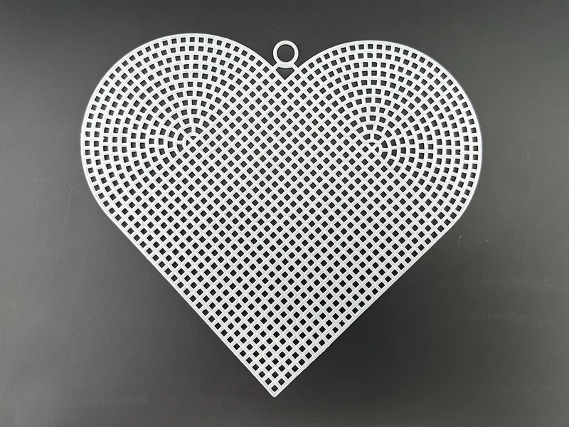 Rete Sagomata a Cuore in Plastica di Misure 15cm x 16cm, per Borse Hand Made o articoli Fai da Te