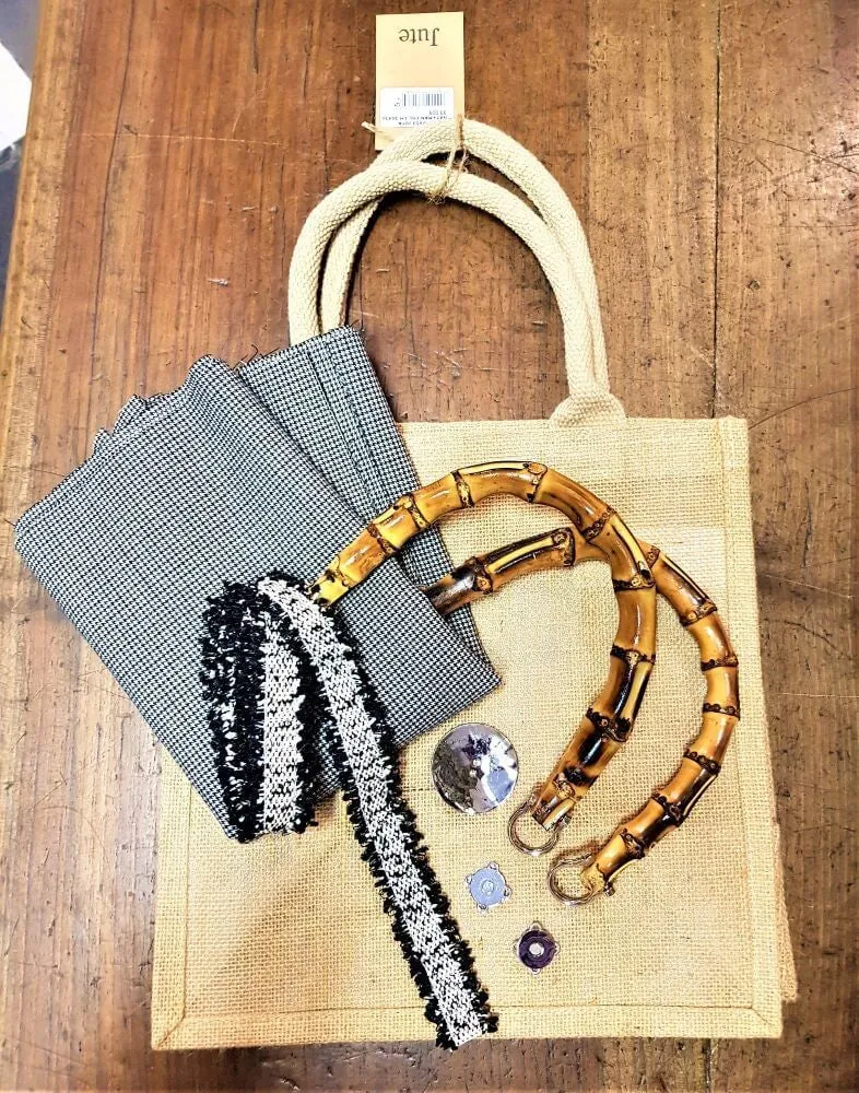 Kit per Borse Hand Made con Cartamodello, Manici Bamboo, Tessuto, Borsa Juta, Bottone e Passamaneria