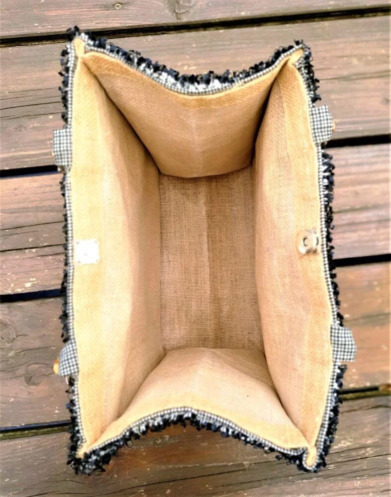 Kit per Borse Hand Made con Cartamodello, Manici Bamboo, Tessuto, Borsa Juta, Bottone e Passamaneria