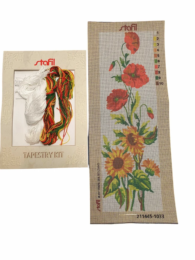 Stafil Kit Ricamo Mezzo Punto Fantasia con Papaveri e Girasoli consente di realizzare un Quadro da ricamare anche a Punto Croce