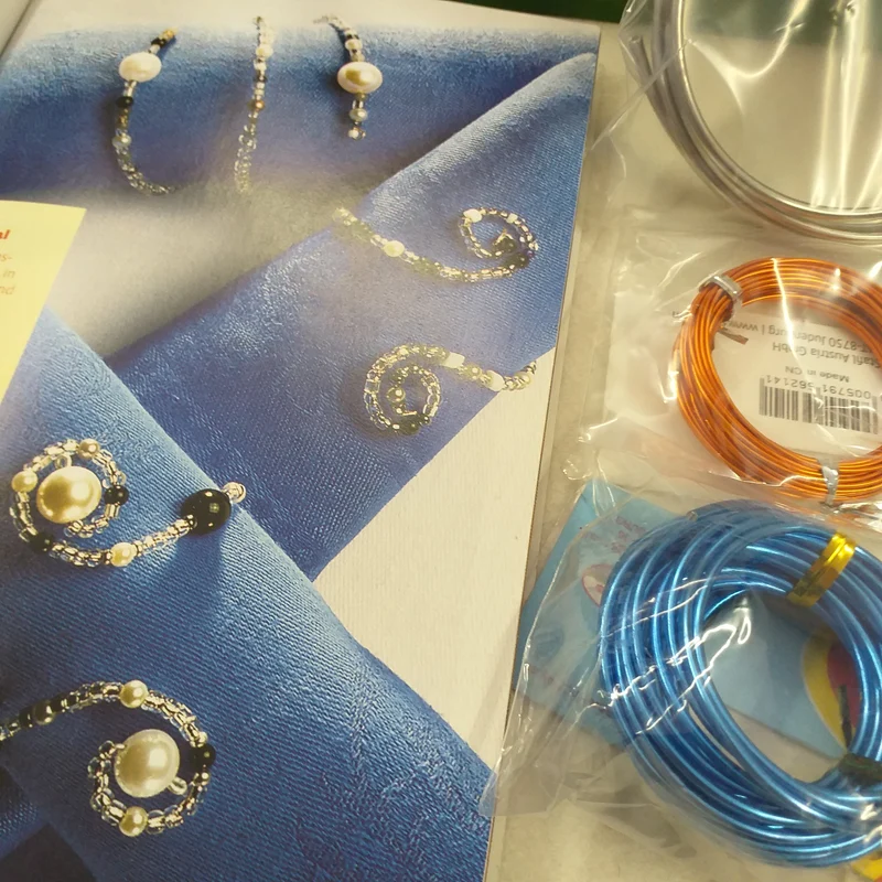 Kit 3 fili alluminio 2 libretti per bigiotteria e decorazioni di perle