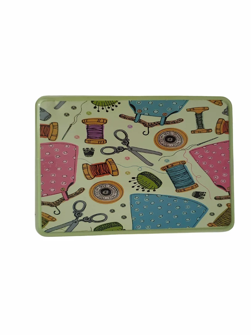 Set Cucito Viaggio Scatola in Latta Portatile Aghi Fili Spilli Ditale
