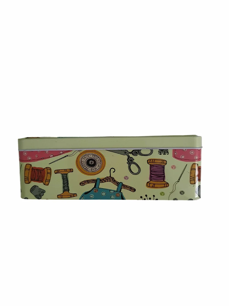 Set Cucito Viaggio Scatola in Latta Portatile Aghi Fili Spilli Ditale