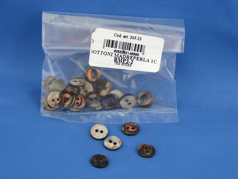 Bottoni madreperla 1cm 2 fori cf.24pz