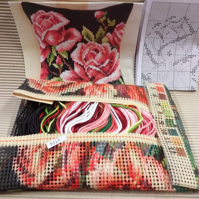 Fiori rose kit tela fili schemi ricamare cuscino mezzo punto croce