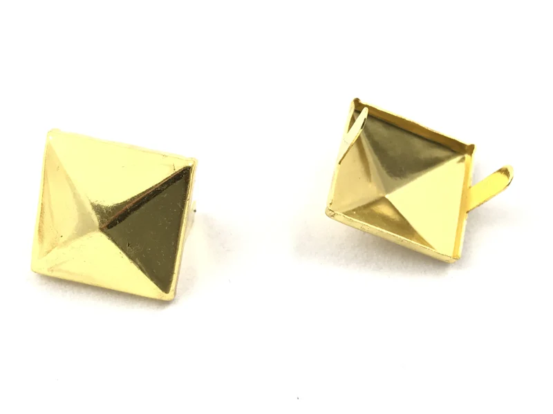 Borchie piramide metalliche cf.10 pz