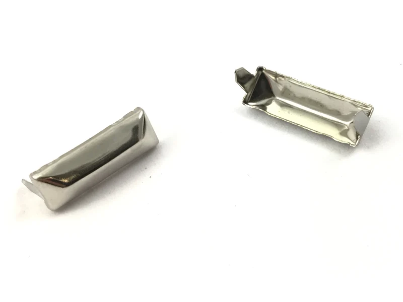 Borchie piramide metalliche cf.10 pz