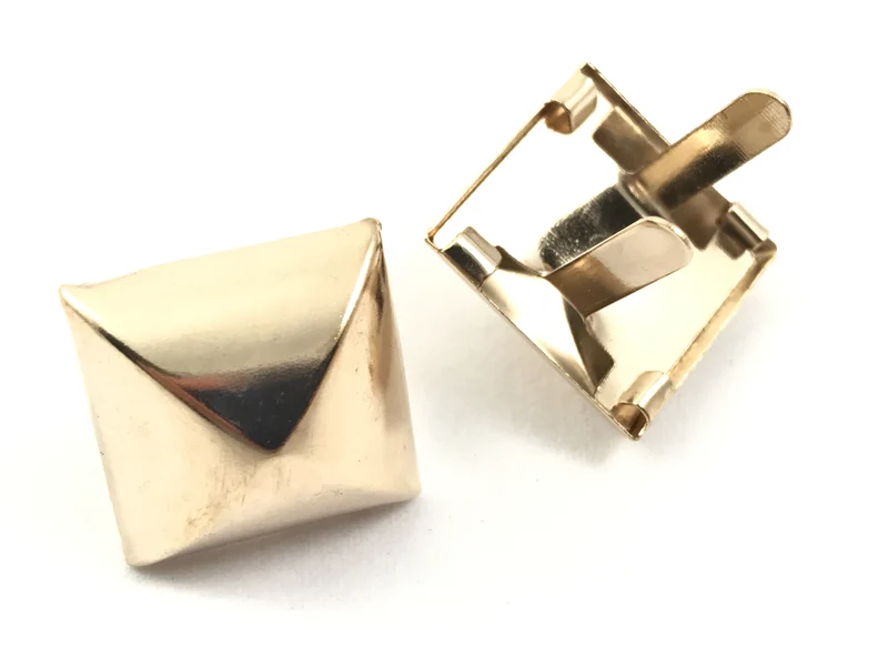 Borchie piramide metalliche cf.5 pz
