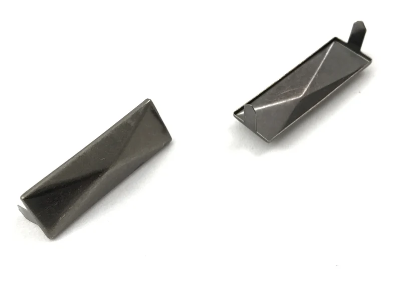 Borchie piramide metalliche cf.10 pz