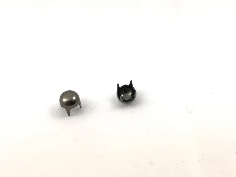 Borchie rotonde metalliche cf.30 pz