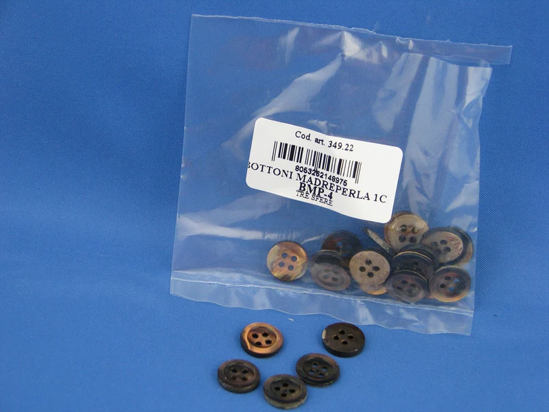 Bottoni madreperla 1cm 4 fori cf.24pz