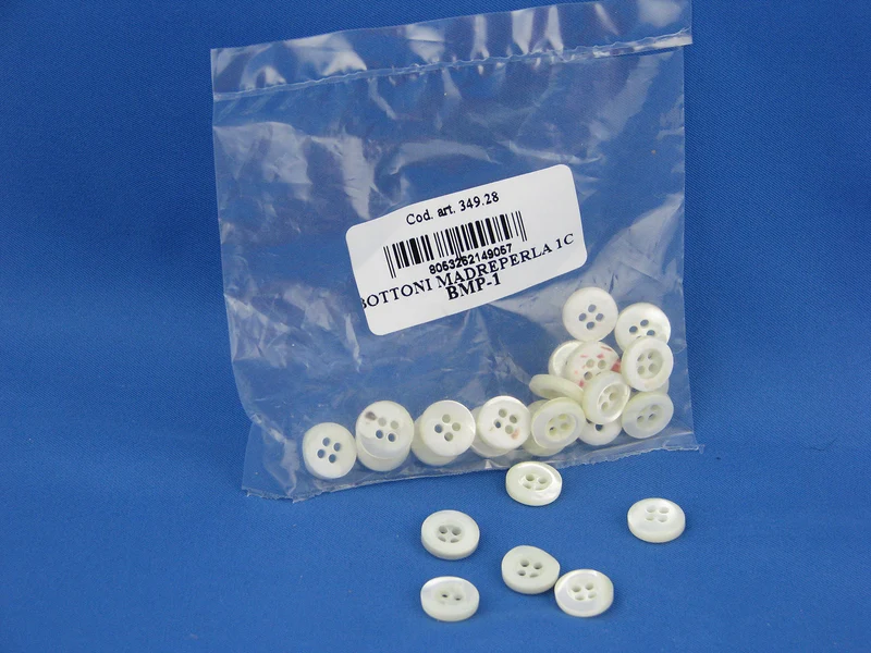 Bottoni madreperla 1cm 4 fori cf.24pz