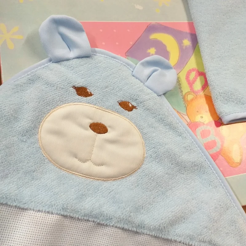 Accappatoio babycape per ricamo e punto croce di bambini neonati