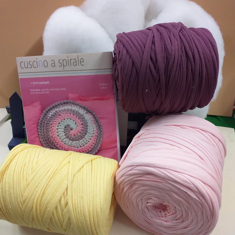 Tappeto cuscino cestini amigurumi kit fettuccia uncinetto con manuale