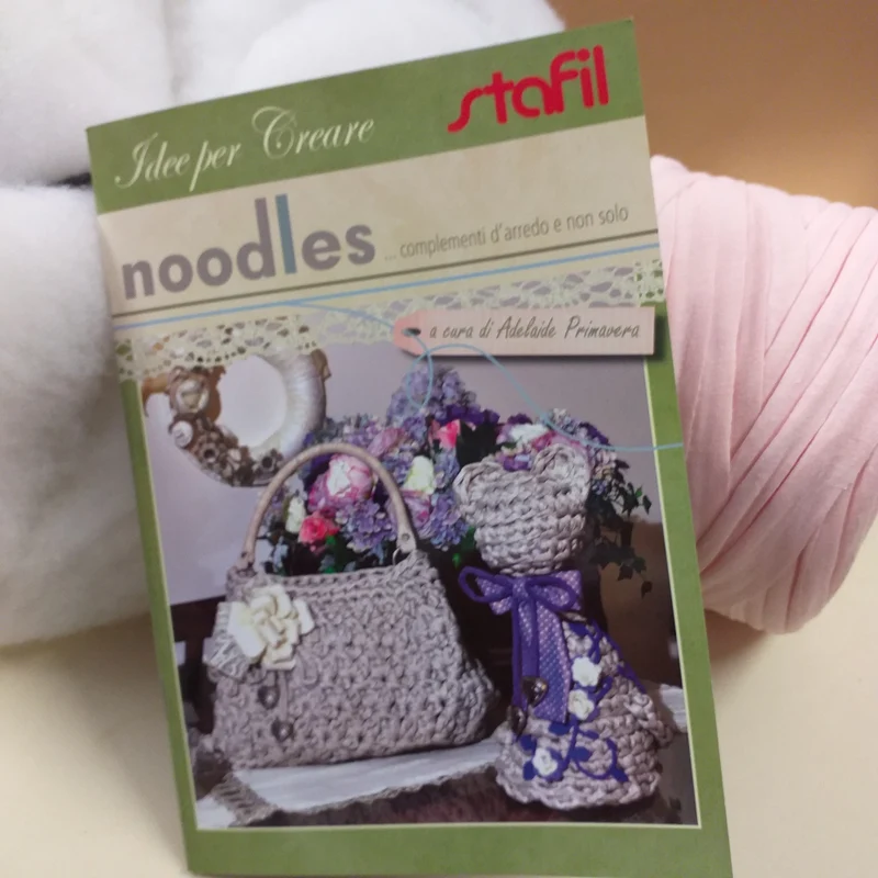 Tappeto cuscino cestini amigurumi kit fettuccia uncinetto con manuale