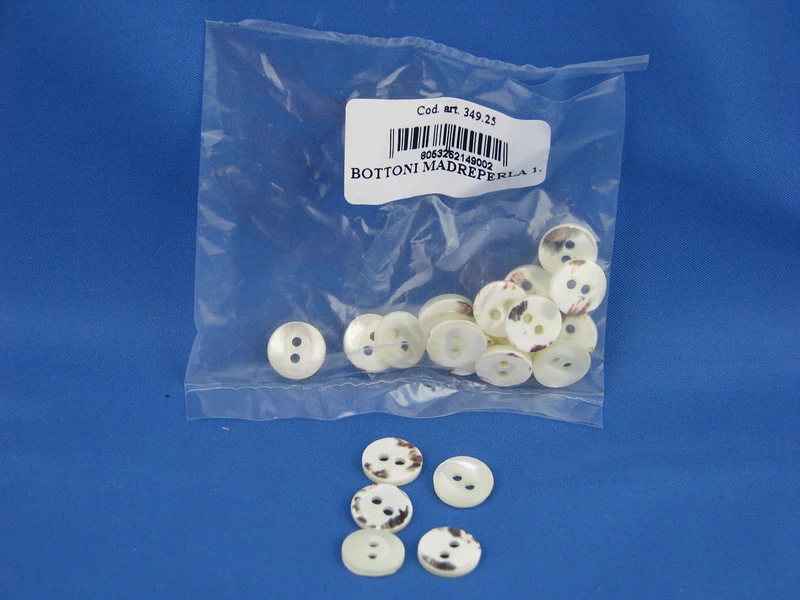 Bottoni madreperla 1,2cm 2 fori cf.24pz