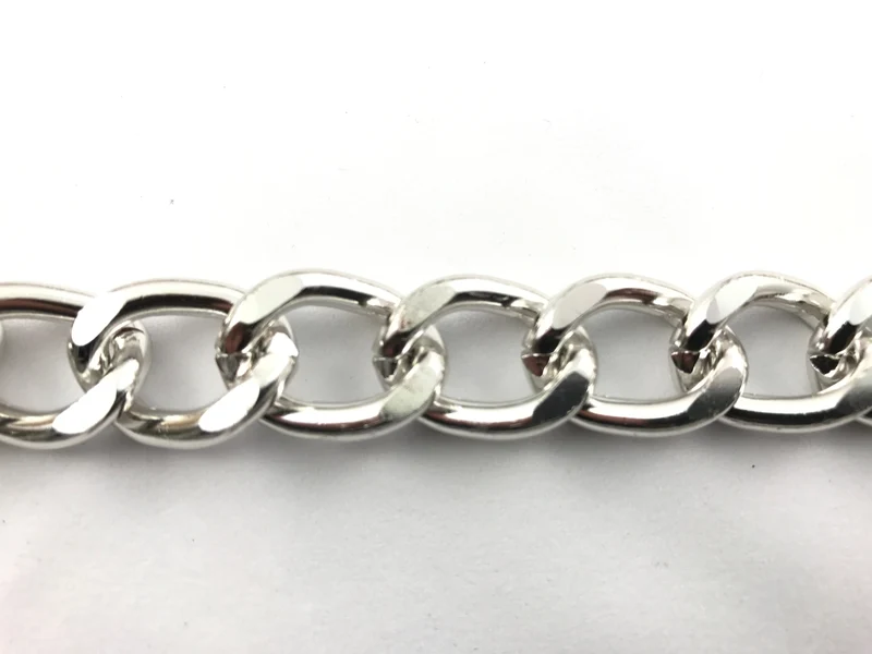 Catena metallo per borse mod. 066 | cf 1 metro | 15x20mm