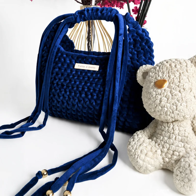 Velvet Charm Bag | Pattern di Il Peso Leggero