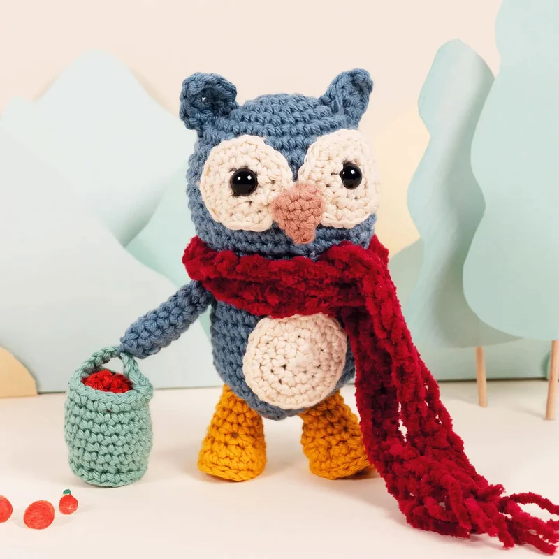 DMC Kit Amigurumi Owl in a Vegetable Patch – Gufetto con Sciarpa Intermedio
