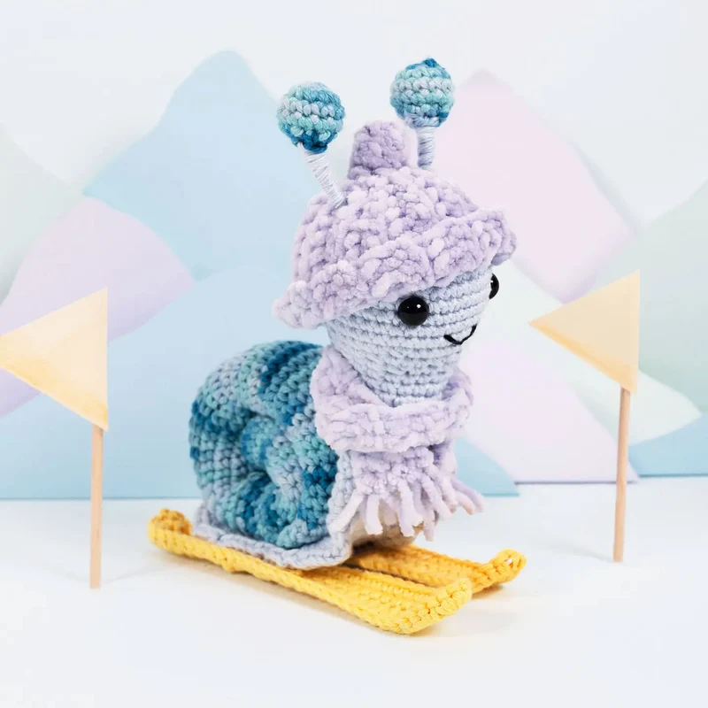 DMC Kit Amigurumi Ski Snail – Lumachina Sciatrice Intermedio con Happy Cotton e Chenille